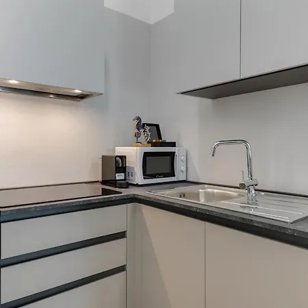 アパートホテル Elegance - Siroli Collection